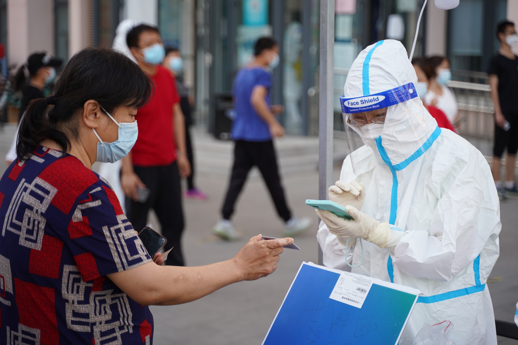 “低风险地区进京须持7日内核酸证明	” 低风险地区人员进返京不需7日内核酸证明？-第1张图片