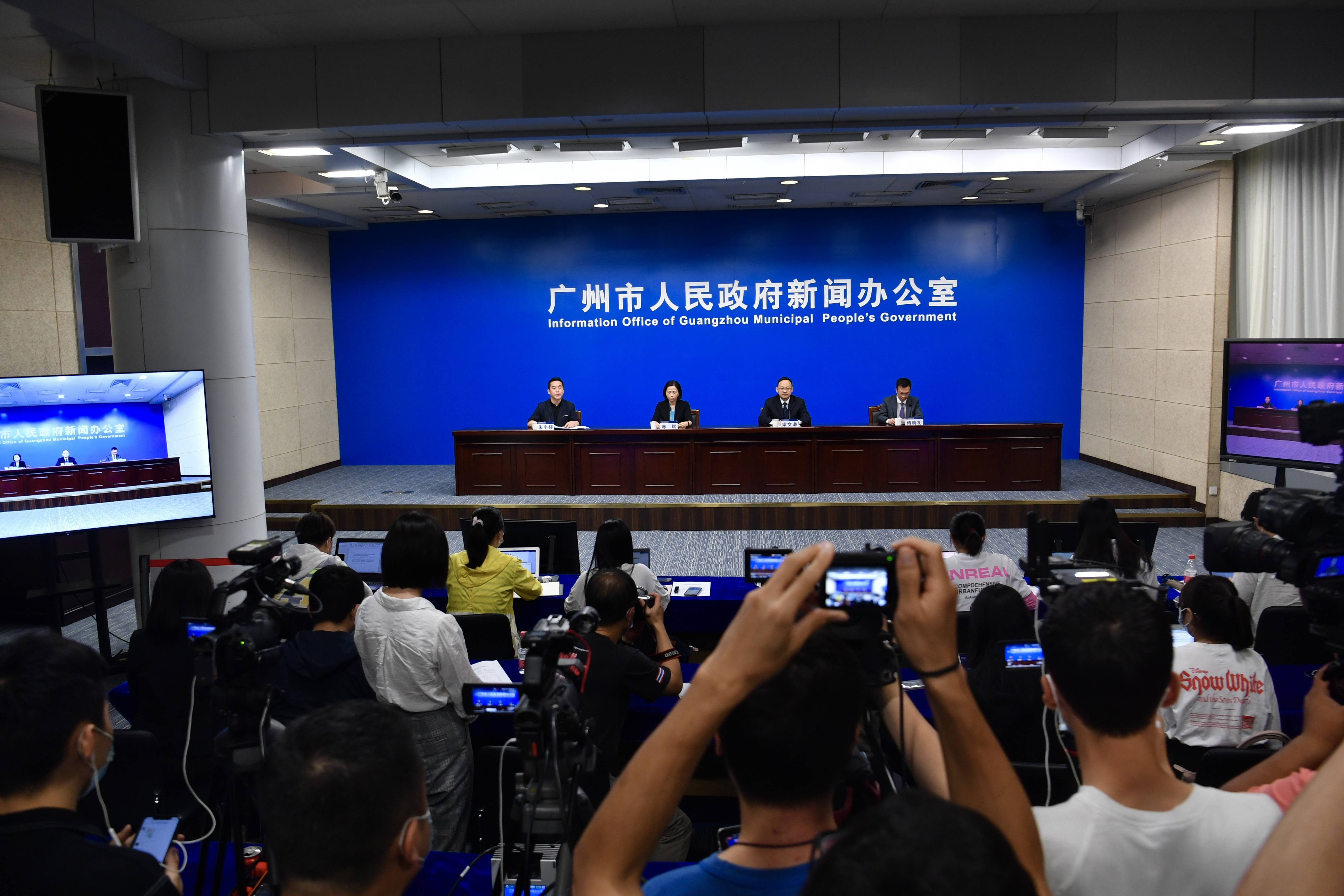 “大连8天215人感染:多人为大学生	” 大连 感染者？-第2张图片